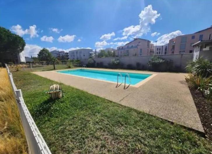 Le Courvoisy, Studio Avec Piscine, Pres Groupama Stadium Et Salle Arena Meyzieu Exterior photo
